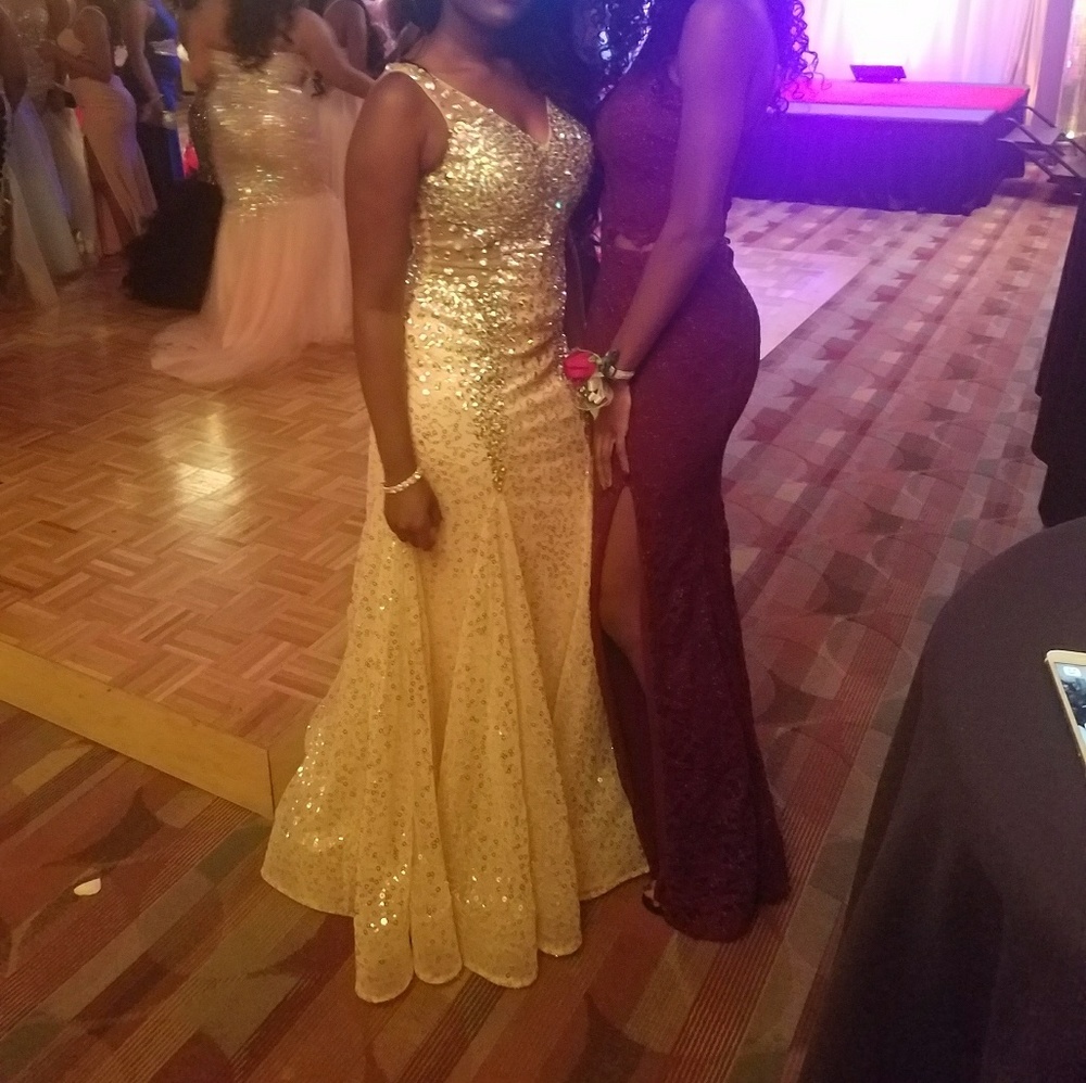 PROM DRESS - Picture 3 of 5